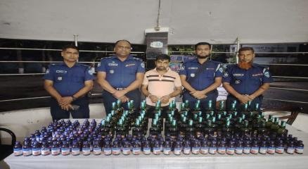 কসবা থানা মাদকবিরোধী অভিযানে দুইশত বোতল বিদেশী মদ একটি মাইক্রোবাস সহ এক মাদক কারবারি গ্রেফতার।